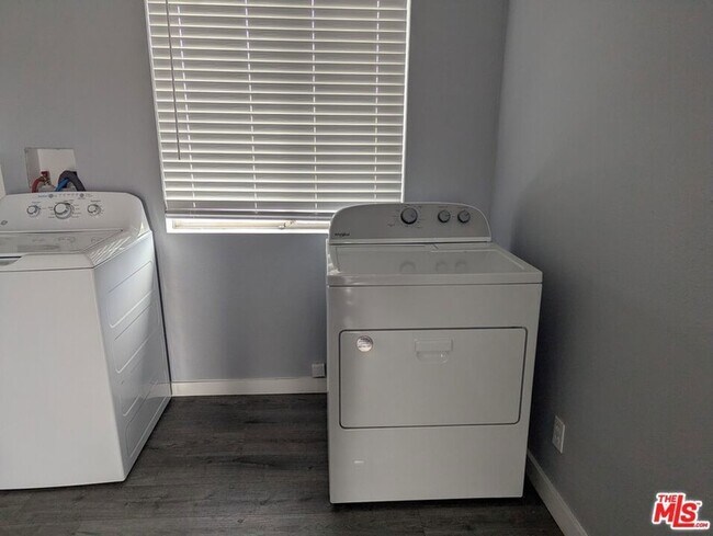 Photo - 901 W 64th St Unidad 3