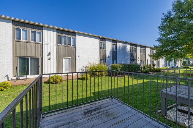 2BR, 2.5BA - 1,313SF - Balcony - Royal Arms of Green Hills