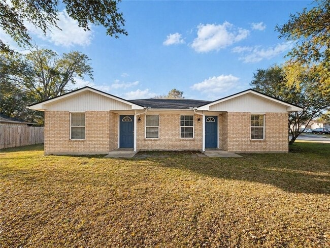 Building Photo - 1613 Southwest Pkwy