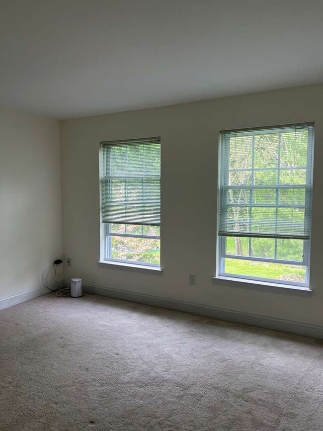Photo - 15 Bobrick Rd