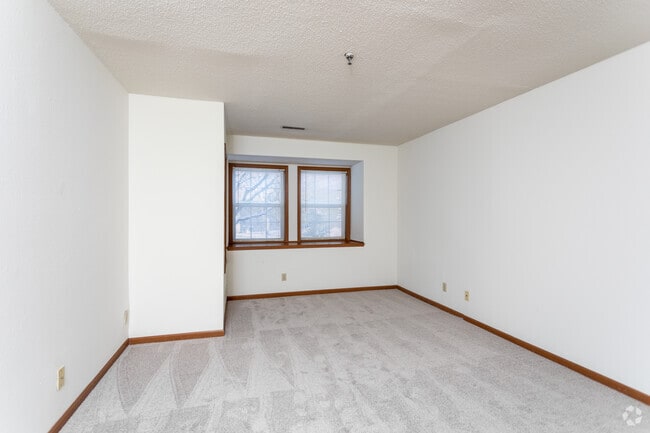 1BR, 1BA - 1,090SF