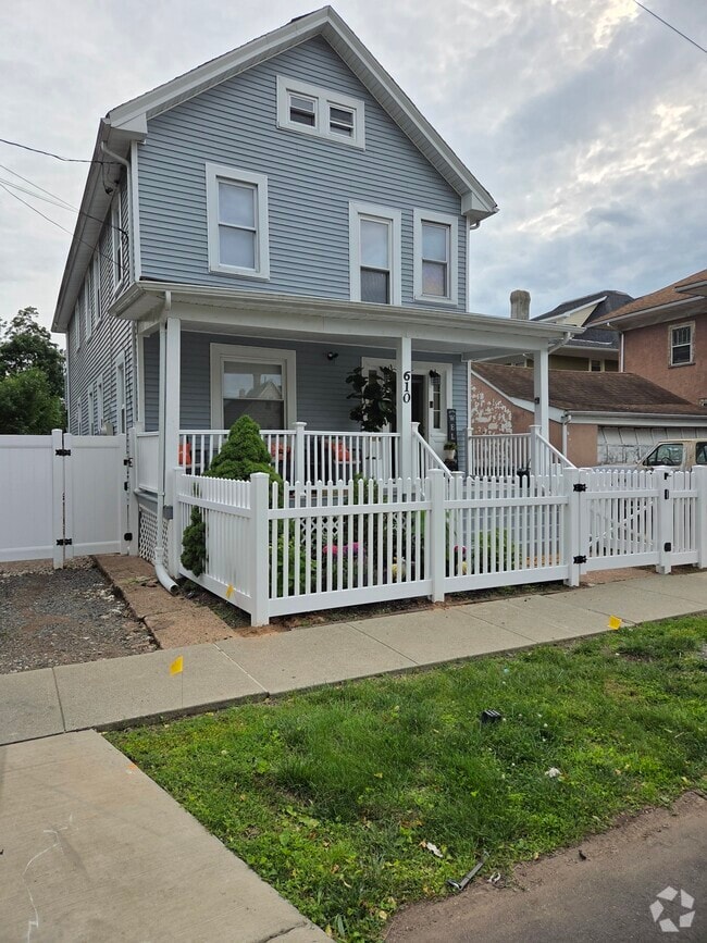 Building Photo - 610 Lee Pl Unit 610 Lee Place Plainfield Rental