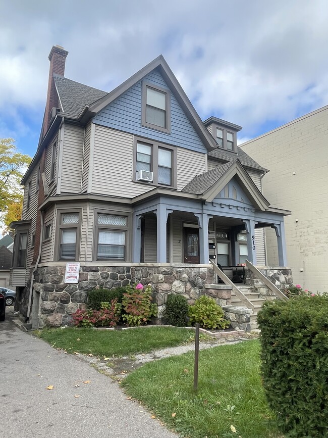 Photo - 910 S State St Unit 910 S. State