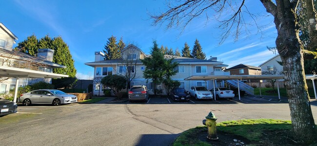 Building Photo - 3 bedroom 2 bath First Floor Condo in Lake Stevens $2395.00 Unit K103