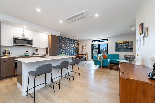 Photo - 1948 Washington St Condo Unit 5F
