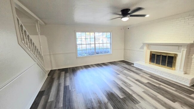 Photo - 215 Johnson Dr
