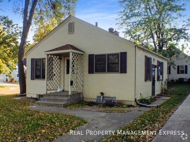Building Photo - 2 Bed 2 Bath in Central Sioux Falls Rental
