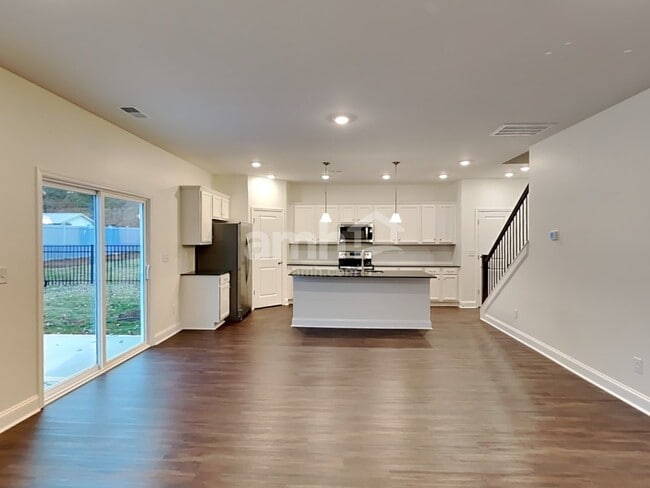 Photo - 576 Rivermist Dr