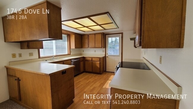 Photo - 1746 Dove Ln