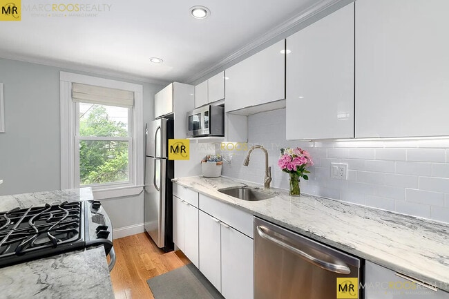 Photo - 182 Marion St