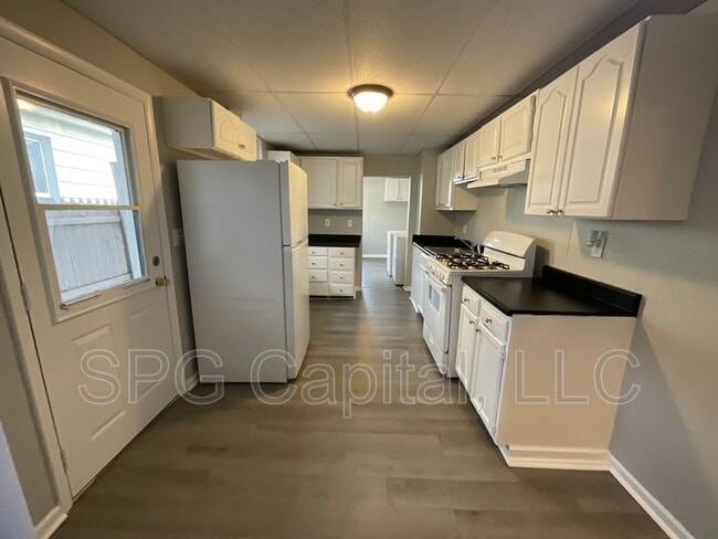 Photo - 625 Vander Ave