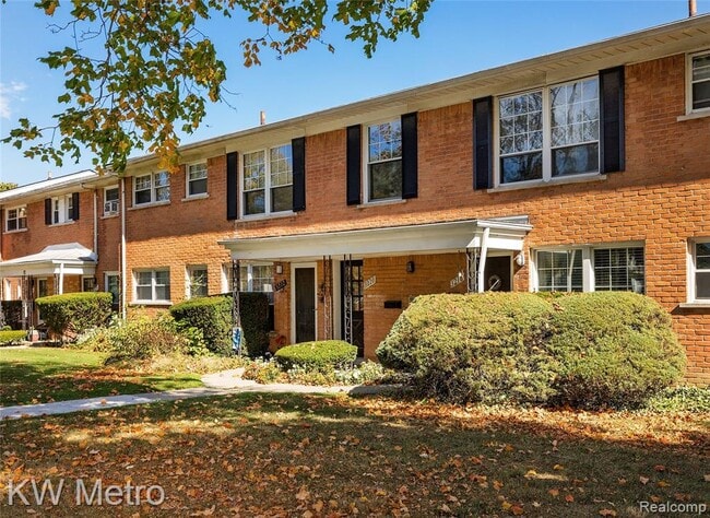 Building Photo - 3220 Shenandoah Dr Unit 12