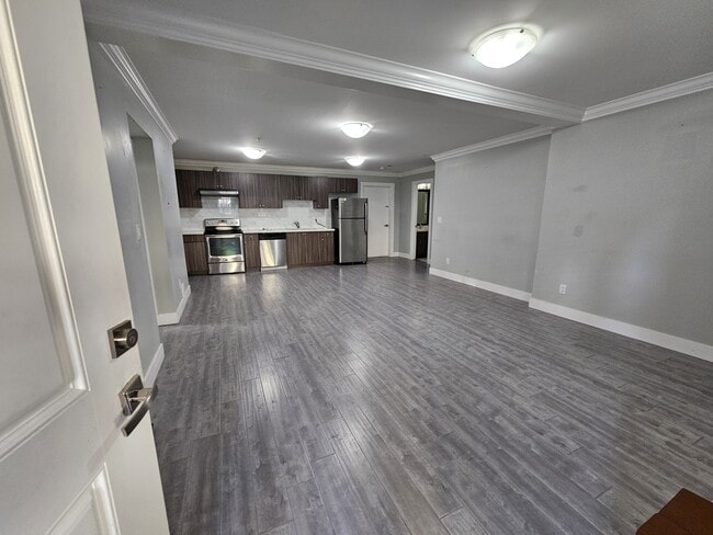 Photo - 12184-12210 210 St