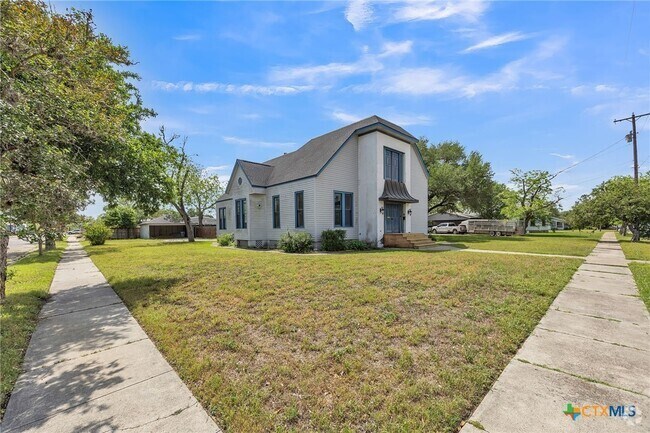 Building Photo - 811 Terrell St Rental