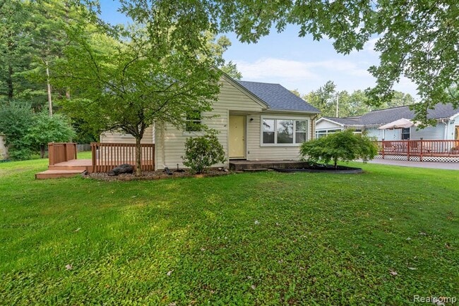 Photo - 15403 Maxwell Ave