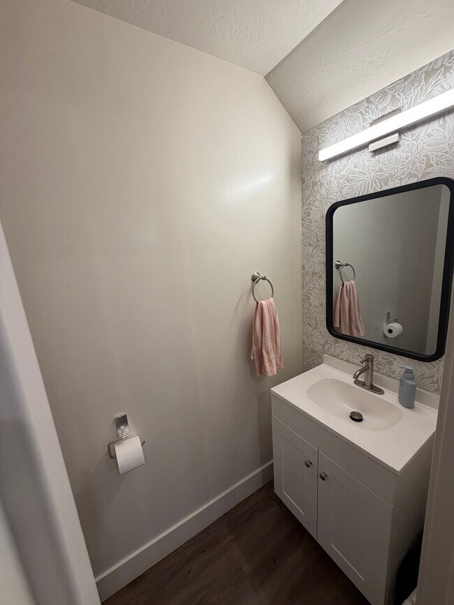 Photo - 1362 N 250 W