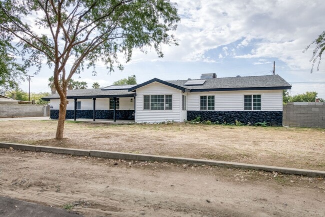 Building Photo - ? For Rent – Beautifully Updated 3 Bedroom... Rental