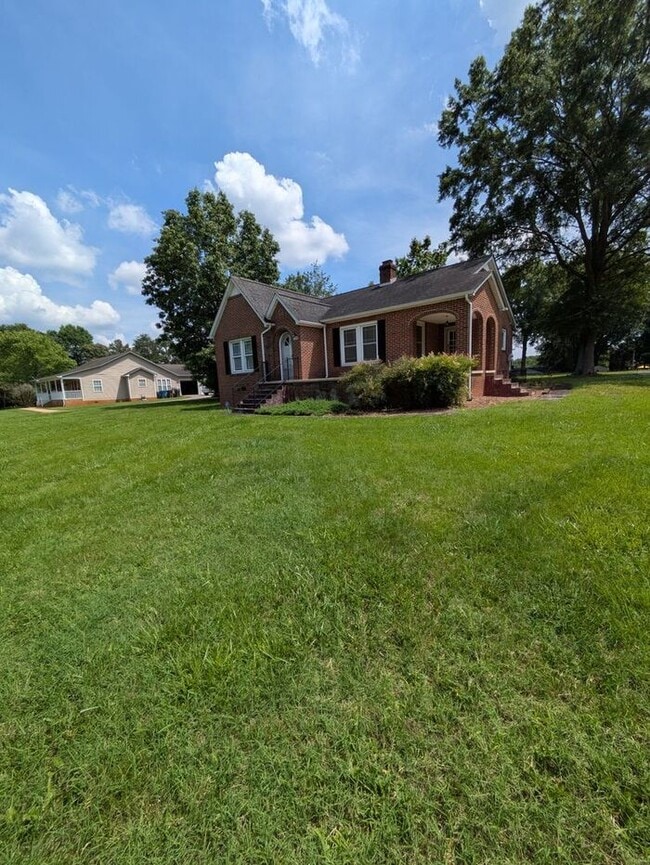 3BD/1BA Unit with Basement in Hickory - 3BD/1BA Unit with Basement in Hickory Casa