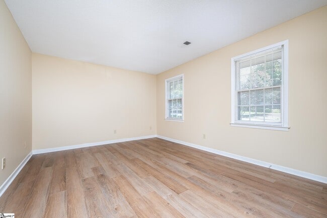 Photo - 14 Oakwood Dr