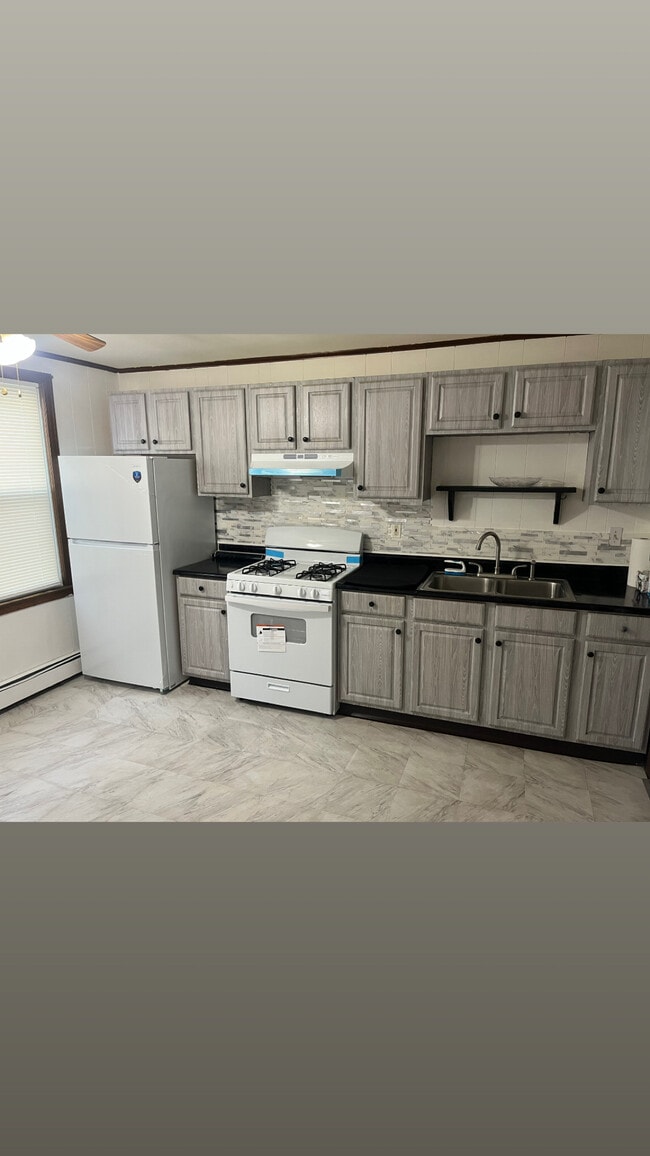 Photo - 264 Burritt St Unit 2nd Fl