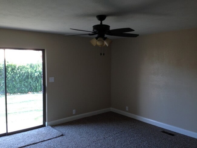 Photo - 910 E Fort Pierce Dr