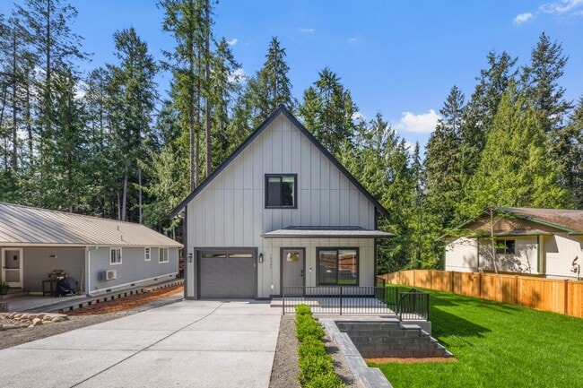 Photo - $2595 3 bedroom/2 1/2 bath Clearwood New Construction, Custom Chalet-style Home In Yelm.