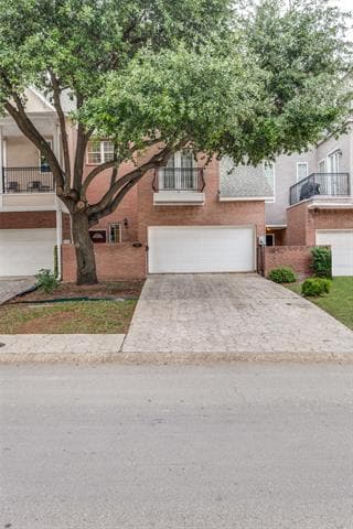 Photo - 5709 Lewis St