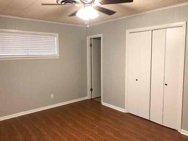 Photo - 521 Meadow Ln