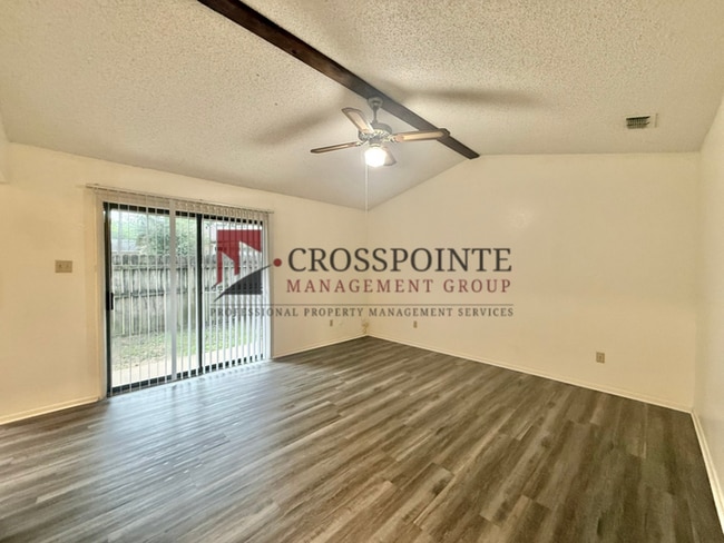 Photo - Available! 2 Bedroom 1 Bath Duplex in Longview!