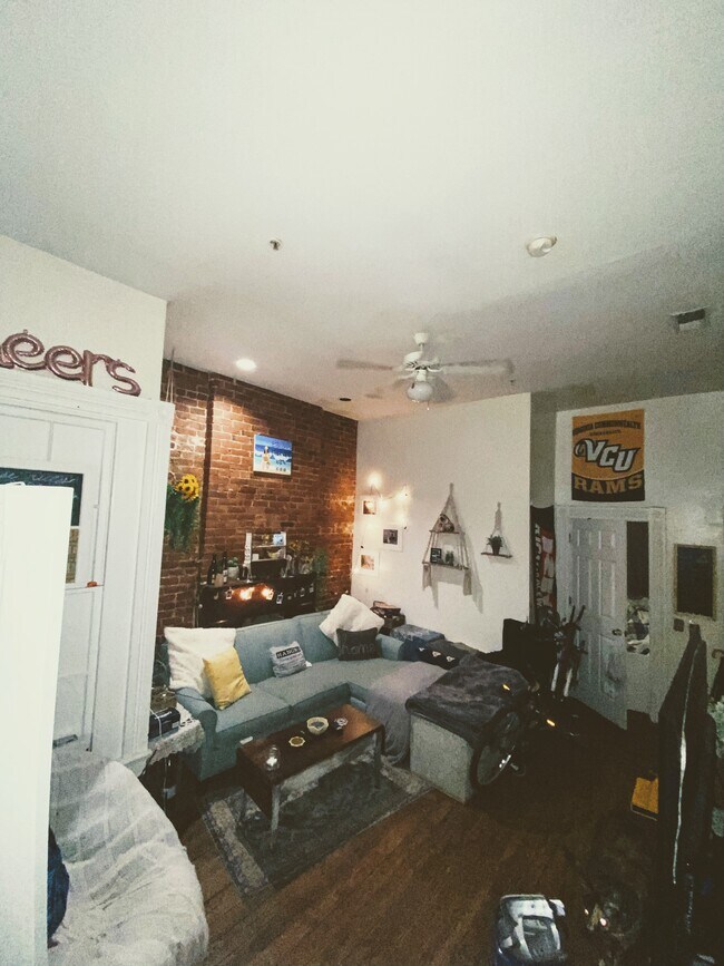 Living Room - 212 W Broad St Unidad #3