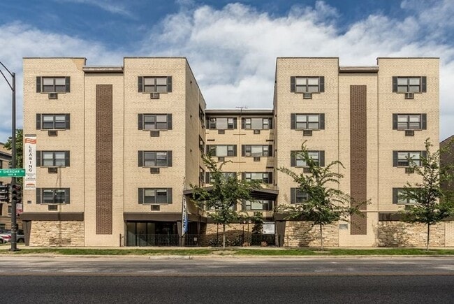 Building Photo - 6725 N Sheridan Rd