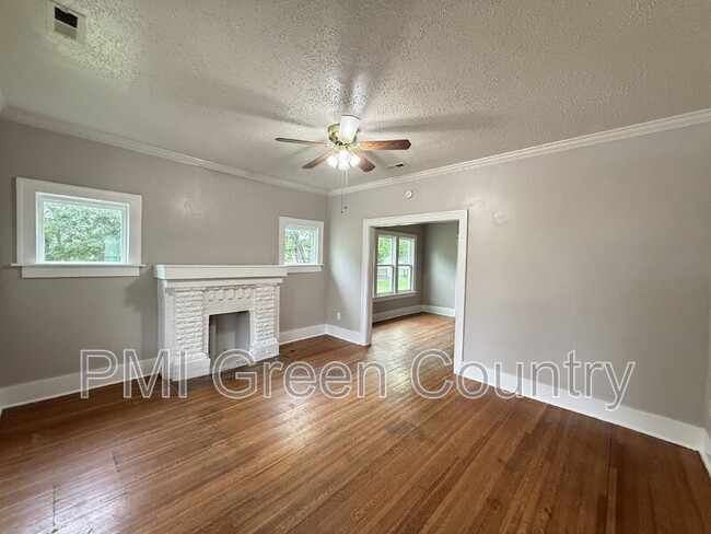 Photo - 1223 S Quaker Ave