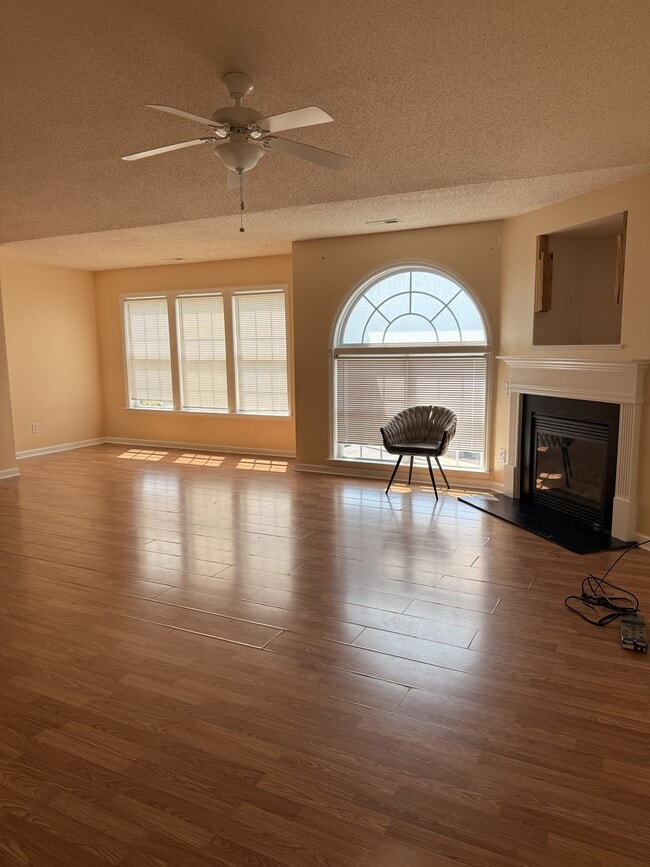 3485 Forestdale Dr