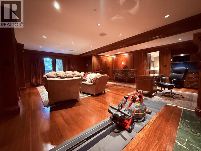 Photo - 3637 Pine Cres