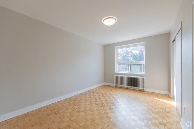 1BR, 1BA - 688SF - Bedroom