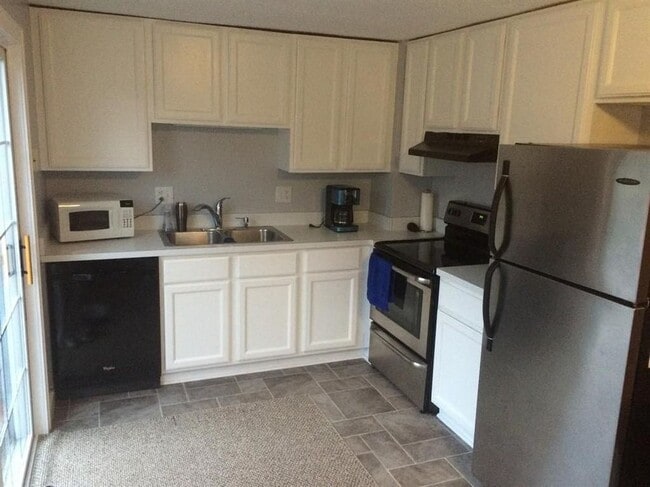 Photo - 2169 Hemlock Dr