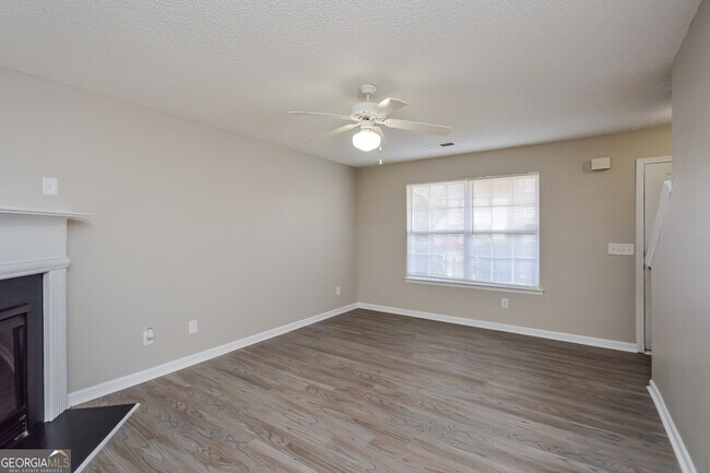 Photo - 325 Coral Cir