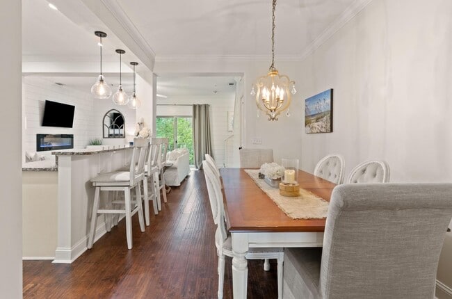 Photo - 504 Reserve Ln