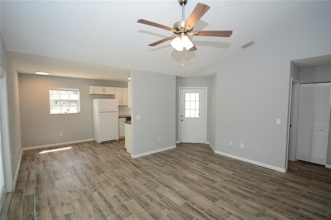 Photo - 107 Brunswick Ln