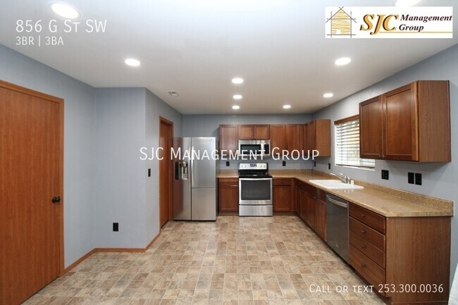 Photo - 856 G St SW