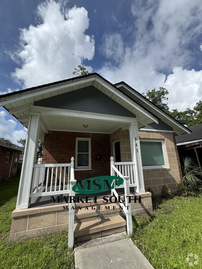 Building Photo - CUTE MIDTOWN BUNGALOW- AVAILABLE NOW! Rental