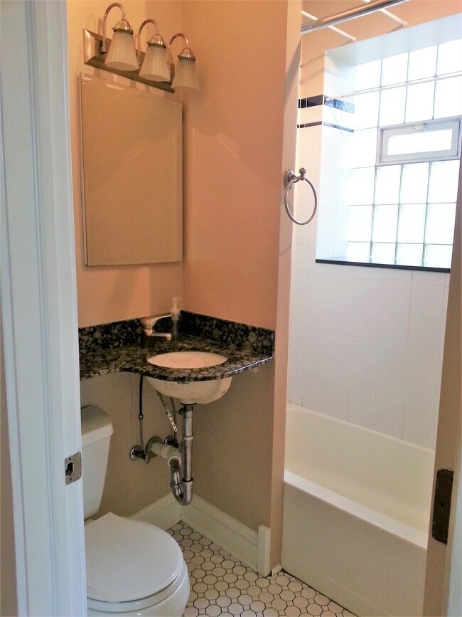 Photo - 2315 W Eastwood Ave Unit 1W