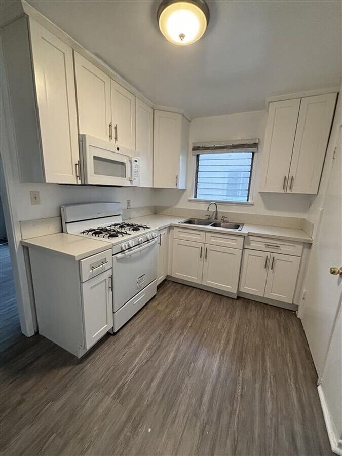 Elmwood, 417 - Elmwood, 417