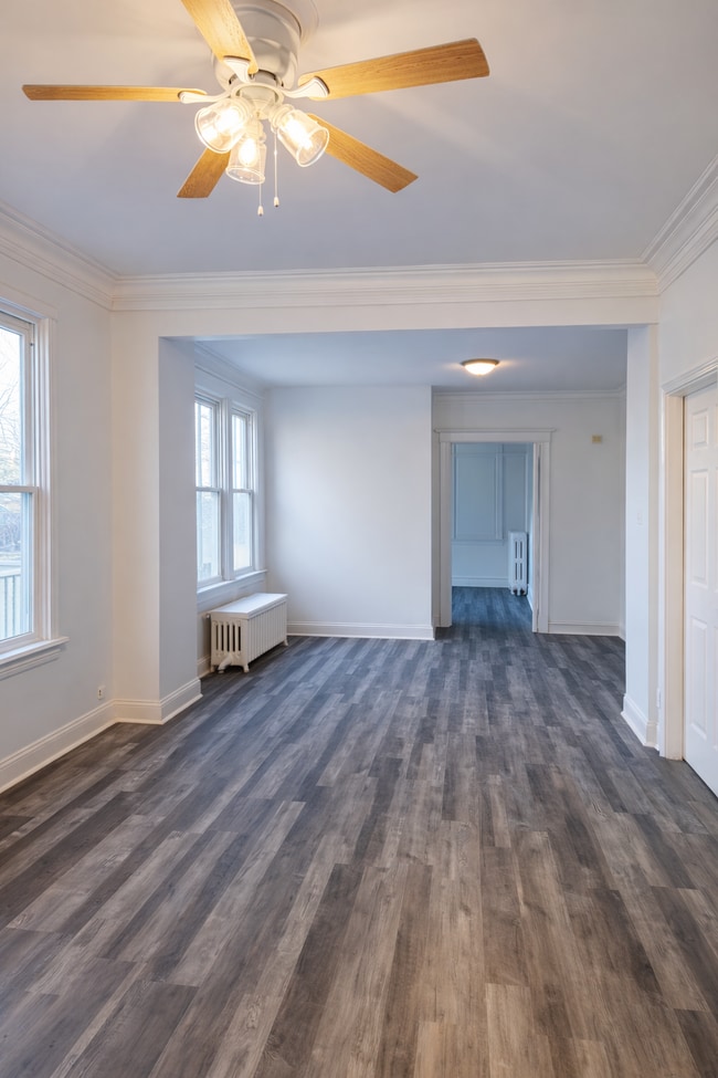 Fotografía del edificio - 1244 W 97th Pl