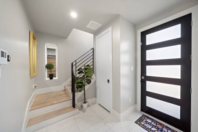 Photo - 3515 Hutchins St