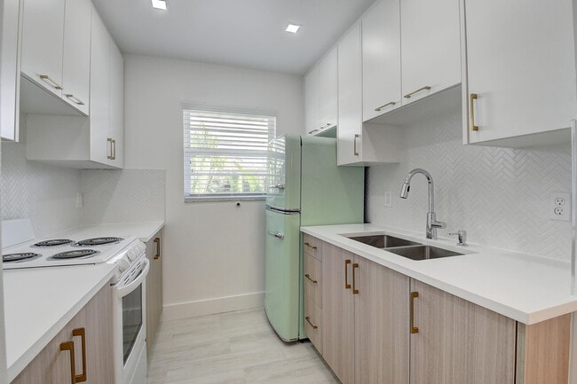 Photo - 502 N H St Apartment Unit 3