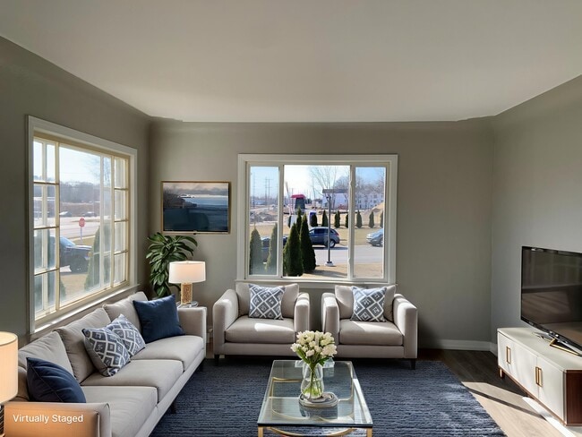 Photo - 343 E Lakewood Blvd