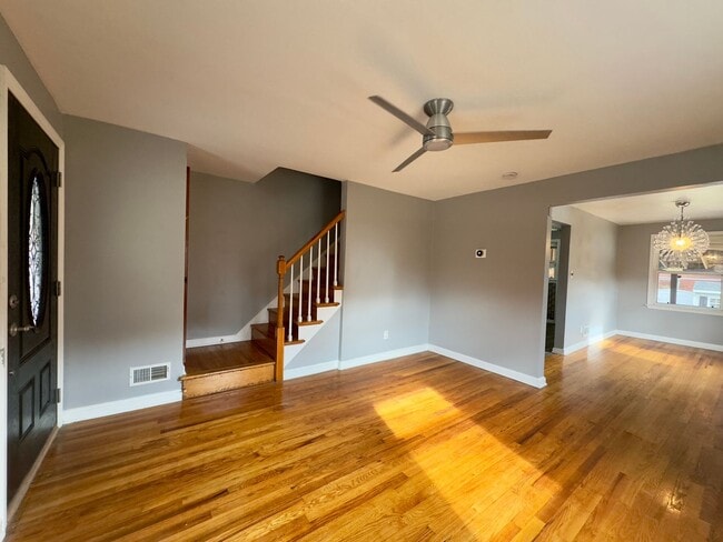 Photo - Charming 2 Bedroom/1 Bathroom Duplex Home ...