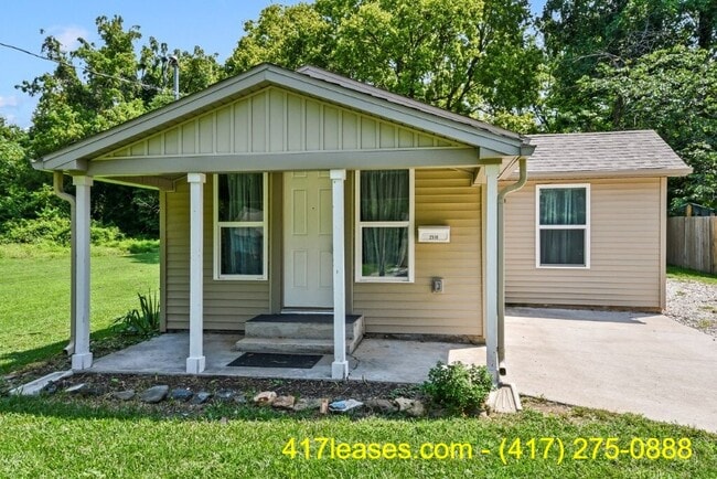 Photo - 2518 N Weller Ave