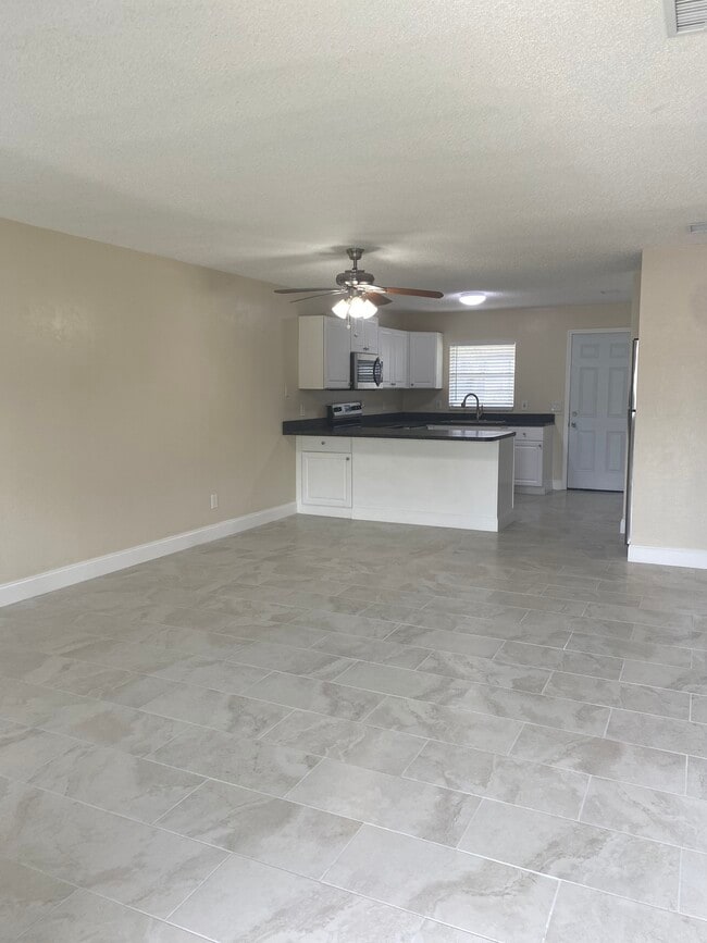 Building Photo - Esmeralda at Water's Edge Unit 2314